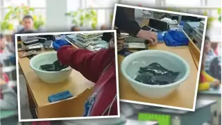 В Китае учитель заставил школьников утопить свои телефоны за нарушение правил