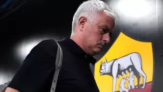 "Ты чертов позор". Перепалка Моуринью на парковке попала на видео