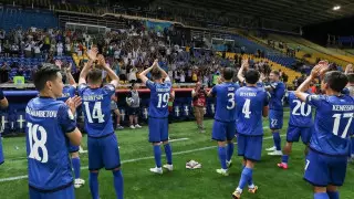 "Танцевать на столе?" Тренер сборной Казахстана - о "злых" фанатах, физруке и Евро-2024