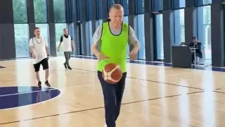 Видео играющего в баскетбол Эрдогана набирает популярность в сети