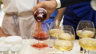 Зачем на самом деле люди играют свадьбу, объяснил психолог