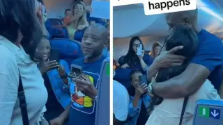 "Я бы отказала". Странное предложение девушке в самолете вызвало споры в сети