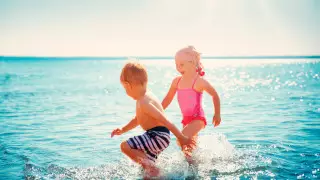 Врач дал рекомендации, если ребенка ужалила медуза