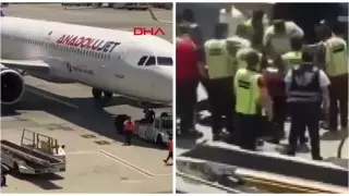 Пассажиры пытались взять самолет штурмом в Стамбуле: видео