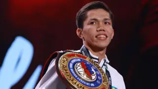 Выиграл ЧМ и женился: 20-летний боксер показал красавицу-жену