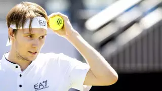 Сильнейший теннисист Казахстана неожиданно снялся с турнира в США