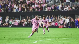 Гений вернулся: видео супергола Лионеля Месси за новый клуб