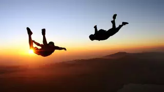 Мужчина погиб после прыжка с парашютом в Астане