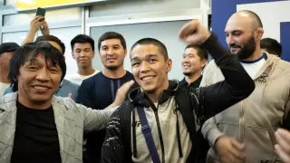 Асу Алмабаева с размахом встретили в Алматы после победы в UFC