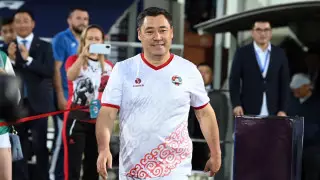 Президент Кыргызстана сыграет против Роналдиньо, Ривалдо и других звезд мирового футбола