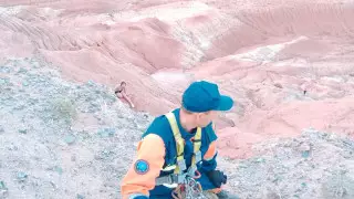 "Я сидела на скале 11 часов": Иностранку достали с обрыва в Алматинской области