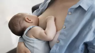 Могут ли казахстанки кормить детей грудью в самолете