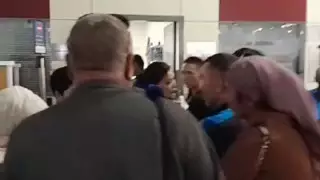 "Переносят в третий раз". 150 пассажиров застряли в аэропорту Актау