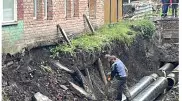 Жилой дом повредили во время ремонта теплотрассы в Риддере