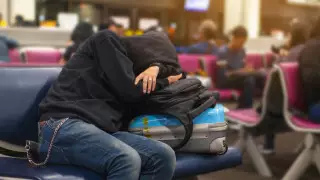 Турист опоздал на рейс и две недели прожил в аэропорту Пхукета