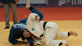 Казахстанец, совершивший сенсацию, выиграл медаль на Азиаде