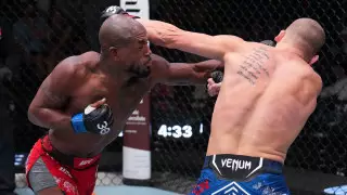 Боец UFC за 33 секунды нокаутировал соперника и забрал денежный бонус