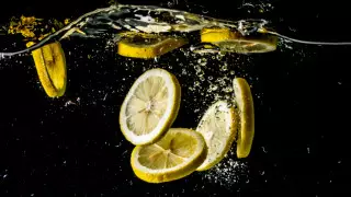 Правда ли, что вода с лимоном полезна? Что будет, если пить ее каждый день