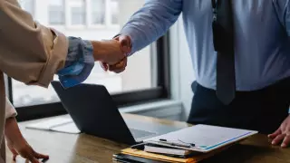 Лицензии семи туроператоров приостановили в Казахстане