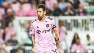 Роналду или Месси? Названы самые богатые обладатели "Золотого мяча"