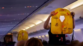 Бортпроводник заболел раком желудка "из-за радиации" в самолете и не выжил