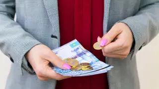 Мошенница обещала казахстанцам высокооплачиваемую работу в Канаде