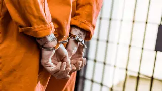 Турист сел в тюрьму за нецензурную брань в аэропорту Дубая