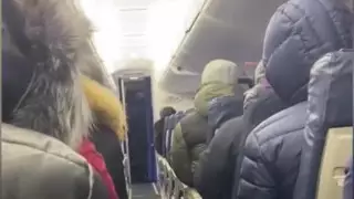 "Не завелся": самолет с пассажирами замерз в Астане