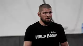 Хабиб Нурмагомедов "вышел из себя" и сцепился со спарринг-партнером