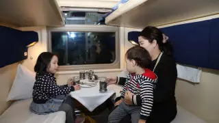 Сколько казахстанок выбирает "женские вагоны"