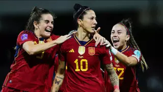 Скандал с поцелуями на ЧМ: что фанаты пишут пострадавшей футболистке