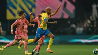 Матч клубов Роналду и Месси едва не закончился массовой дракой