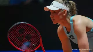 Елена Рыбакина прокатилась на самой быстрой в мире "Феррари"