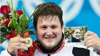 Потерял жену, но стал чемпионом: эмоциональное видео глазами художника