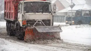 Казахстанец пожаловался на то, что слишком часто чистят дорогу