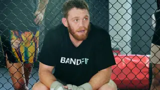 Казахстанские фанаты "атаковали" топ-бойца UFC: причины