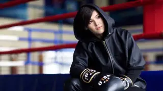 Боксерша показала, как нужно "зажигать" на казахских тоях