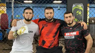 Ислам Махачев проведет супербой в золотых перчатках для безопасности