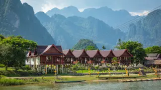 Казахстан и Лаос отменили визы для некоторых категорий граждан