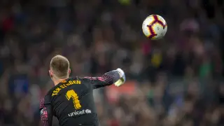 "Барселона" отложила чемпионство "Реала" в матче с шестью голами