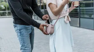 Как защититься от карманников в Европе, показала путешественница