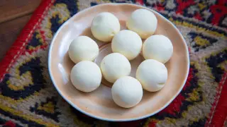 Шоколад и курт: какие сувениры казахстанцы дарят иностранцам