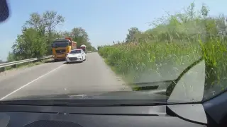 Водитель еле уклонился от лобового столкновения с полицейским авто в Алматинской области