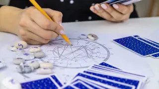 Гороскоп на сегодня: кого ждет сюрприз, а кого - неожиданная прибыль