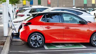 Будут ли штрафовать владельцев электромобилей за стоянку на ЭЗС в Казахстане