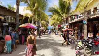 Туристов срочно призвали покинуть эту страну, и вот почему