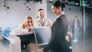 Какие товары лучше не покупать пассажирам стыковочных рейсов, рассказала эксперт