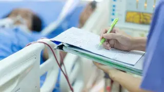 Турист не смог оплатить счет за лечение и оказался в "заложниках" у больницы в Турции