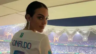 "Куда ты смотришь?" Забавное видео с Джорджиной стало вирусным