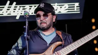 Крик души: казахстанский музыкант обратился к авиакомпании в стихах